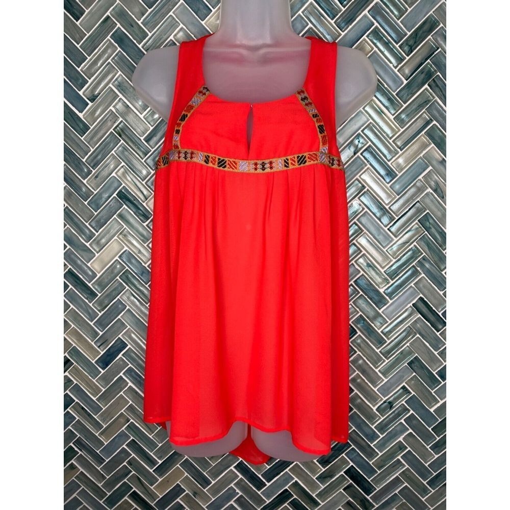 AQUA SLEEVELESS HIGH LO SHEER ORANGE EMBROIDERED TRIM KEYHOLE BLOUSE TOP SMALL